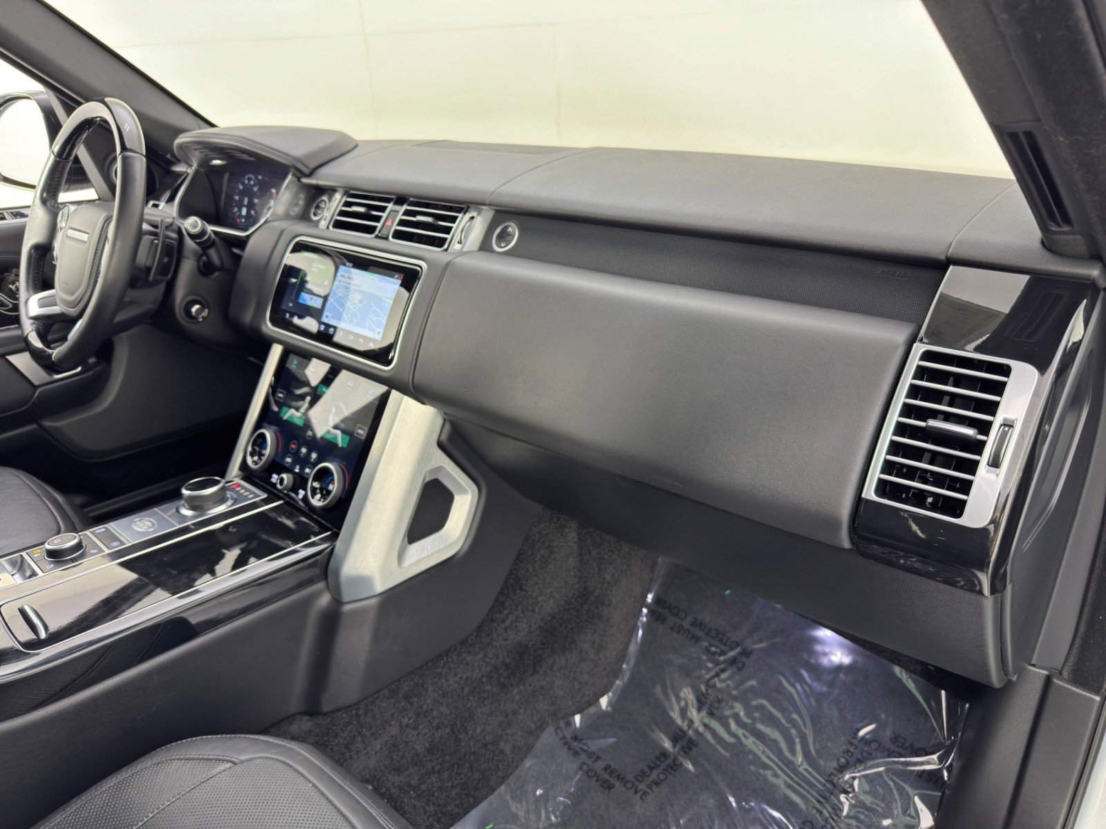 Used 2020 Land Rover Range Rover HSE image 15