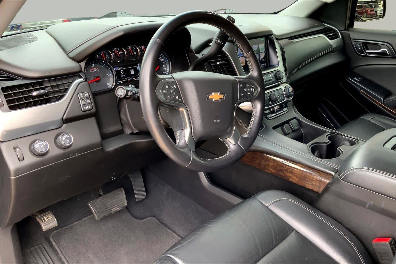 Used 2020 Chevrolet Suburban LT AWD/4WD image 17