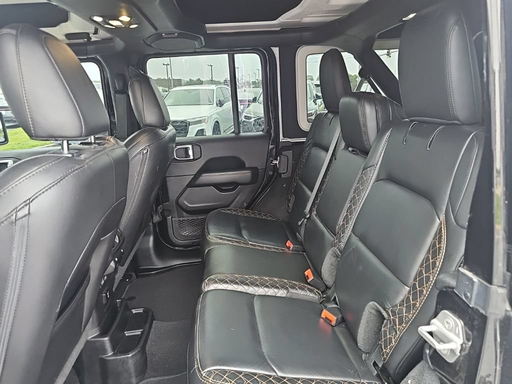 Used 2021 Jeep Wrangler Unlimited Sahara AWD/4WD image 12