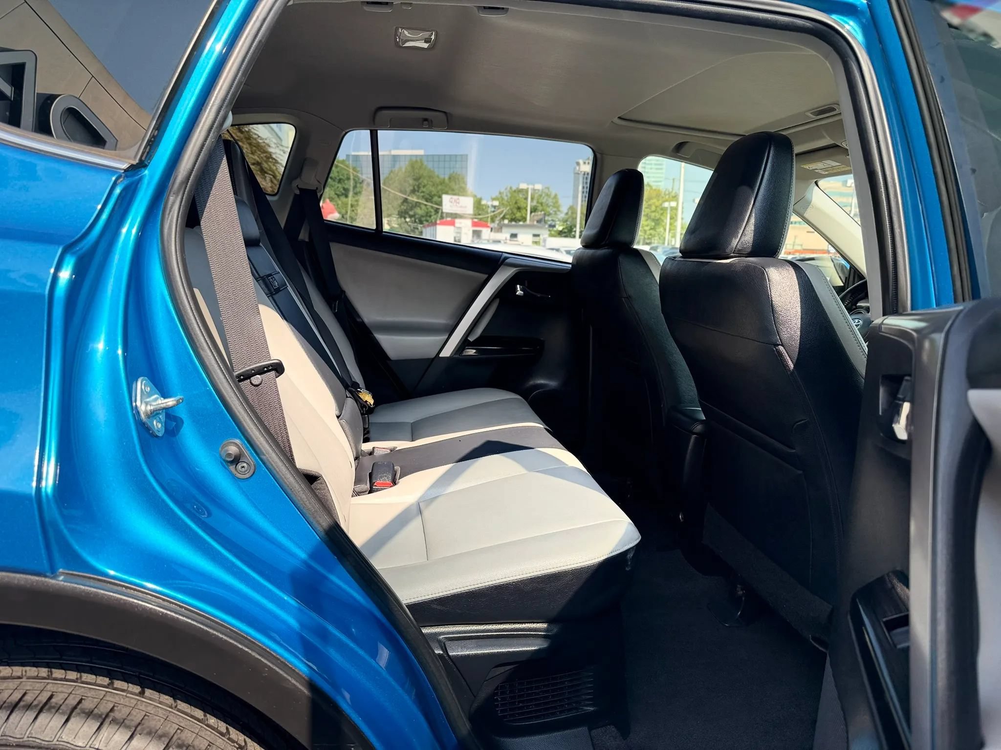 Used 2016 Toyota RAV4 Limited AWD/4WD image 31