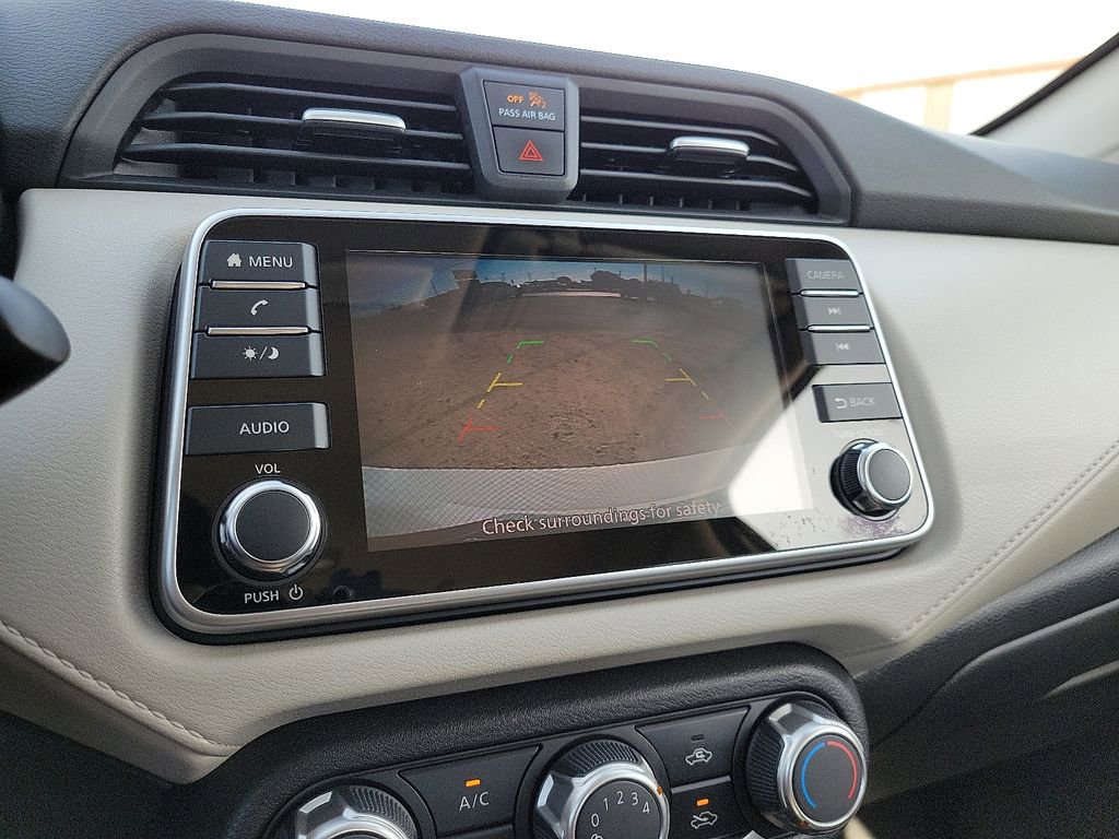 Used 2022 Nissan Versa SV FWD image 22