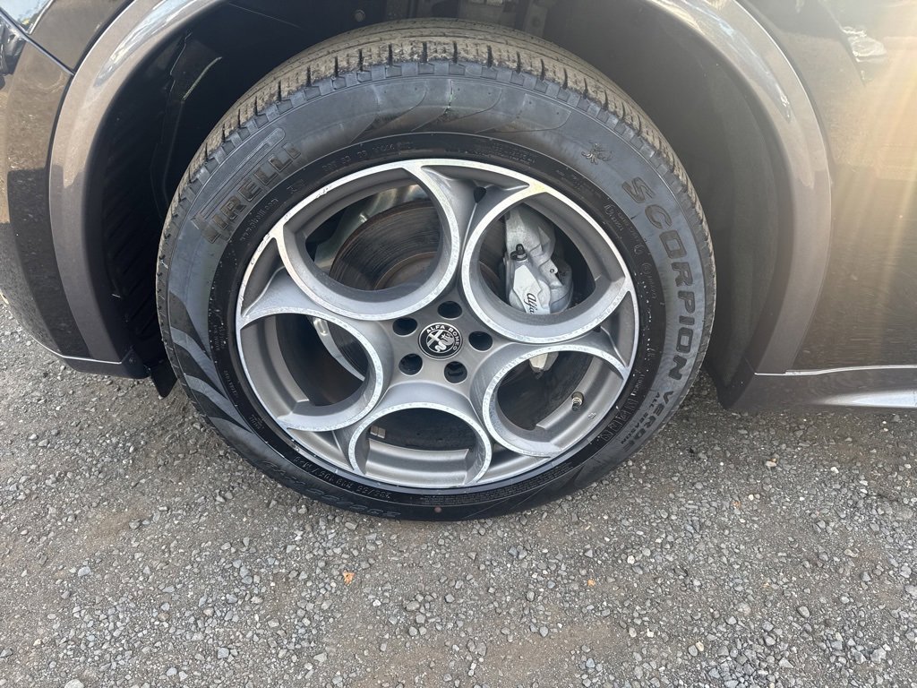 Used 2022 Alfa Romeo Stelvio Ti image 22