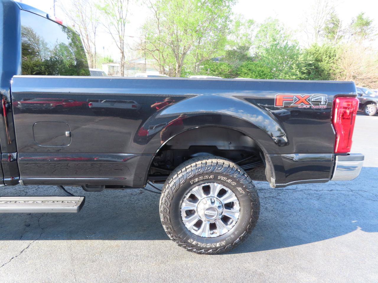 Used 2017 Ford F350 XLT w/ XLT Premium Package AWD/4WD image 15