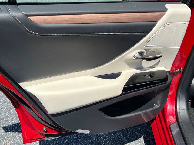 Certified 2025 Lexus ES 300h w/ Premium Package FWD image 22