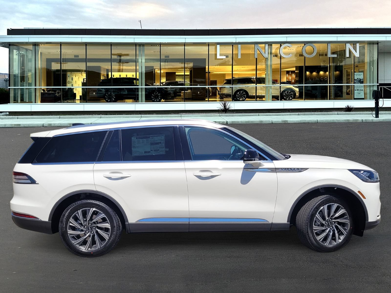 New 2026 Lincoln Aviator AWD image 3