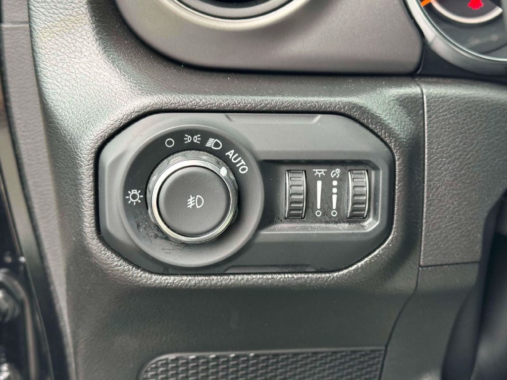 Used 2022 Jeep Wrangler Sport AWD/4WD image 19