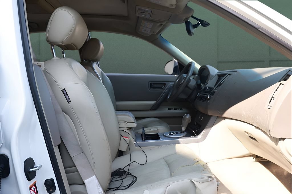 Used 2005 INFINITI FX35 AWD w/ (U01) Technology Pkg image 14