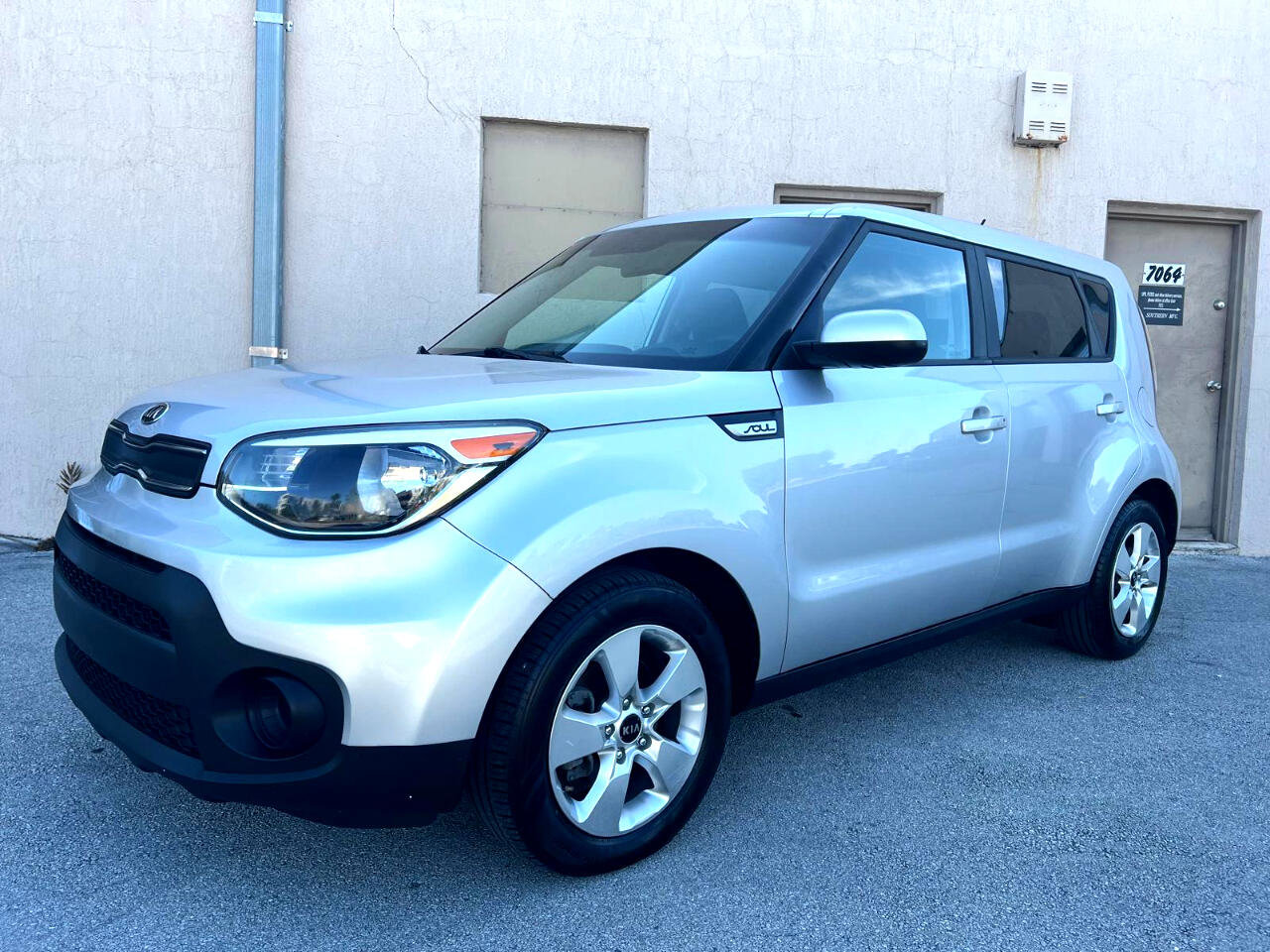 Used 2017 Kia Soul LX 4D Wagon at image 12
