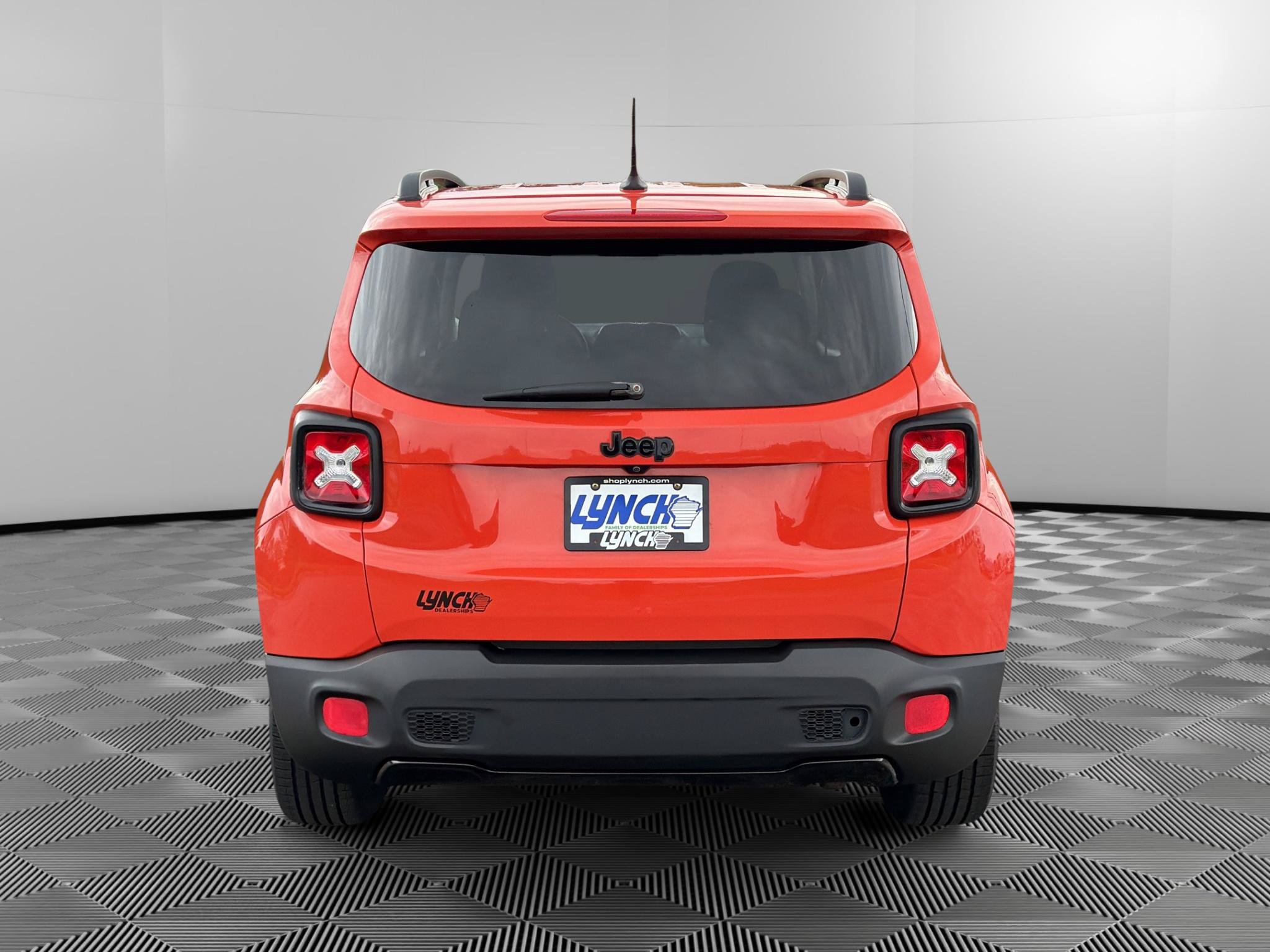 Used 2017 Jeep Renegade Altitude FWD image 3