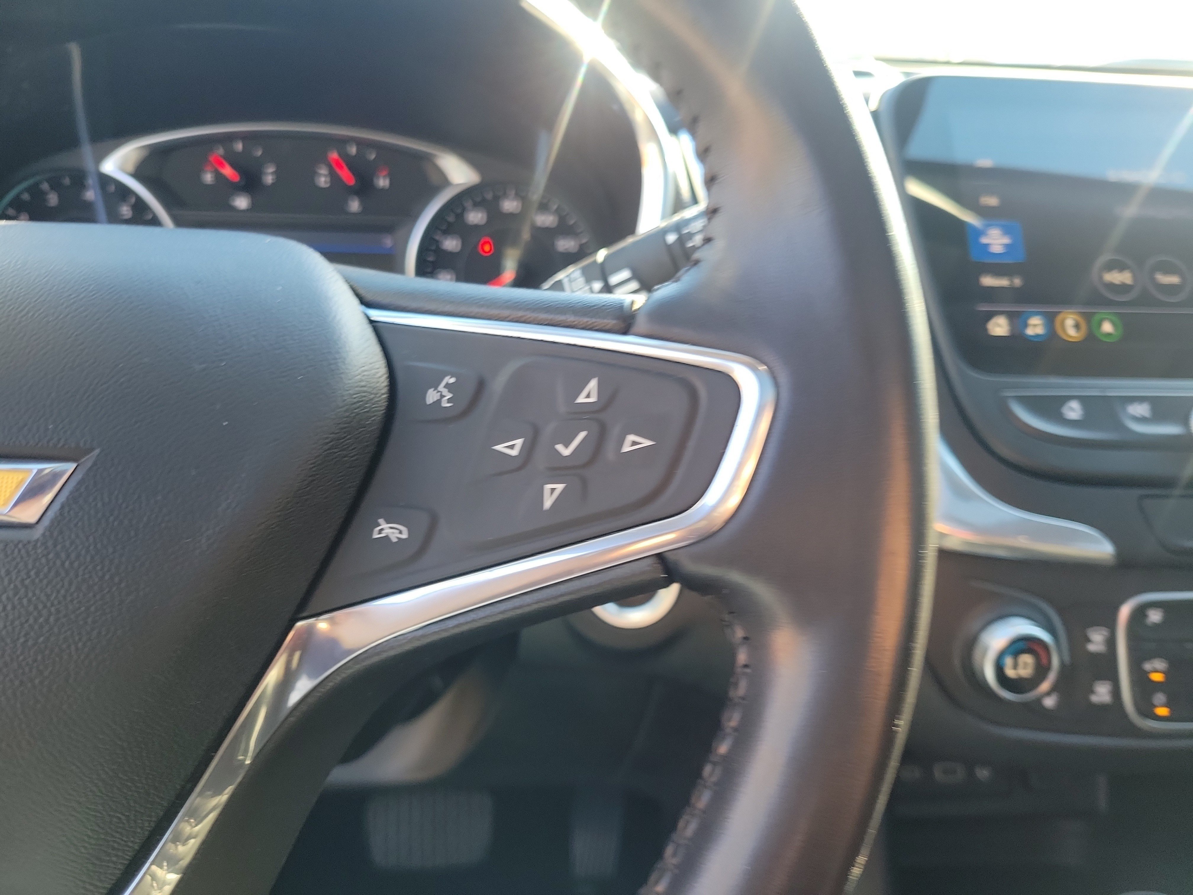 Used 2020 Chevrolet Equinox LT FWD image 23
