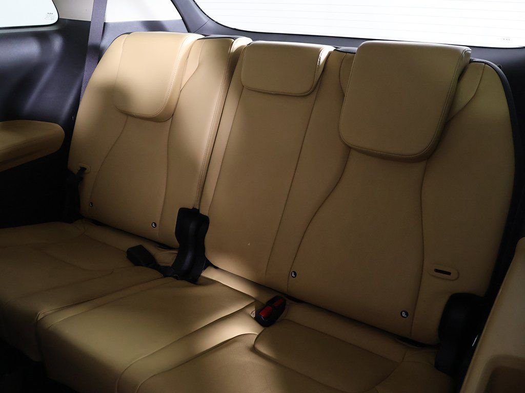 Used 2024 Kia Carnival LX image 30
