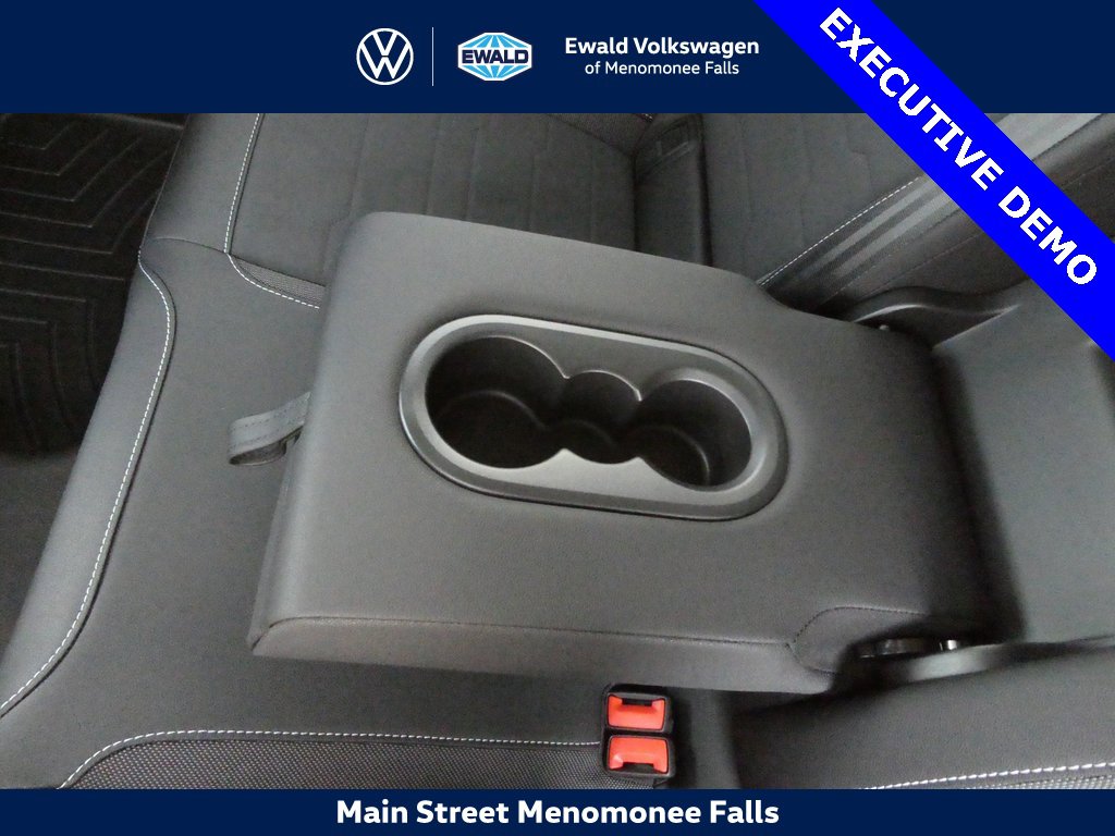 New 2025 Volkswagen Taos SE image 33