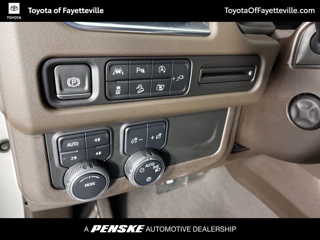 Used 2022 Chevrolet Tahoe Z71 w/ Luxury Package AWD/4WD image 27