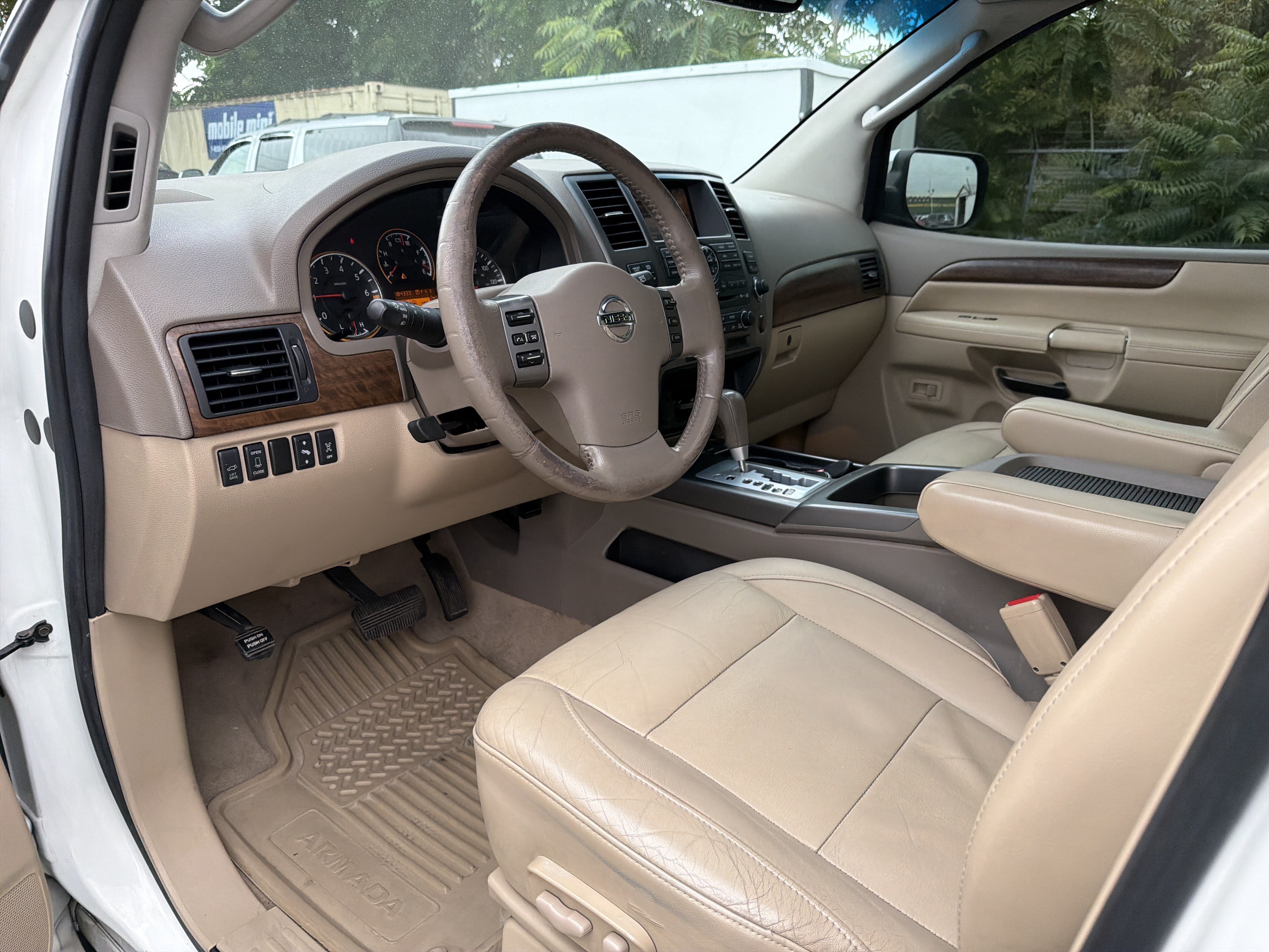Used 2009 Nissan Armada LE w/ Technology Pkg AWD/4WD image 7