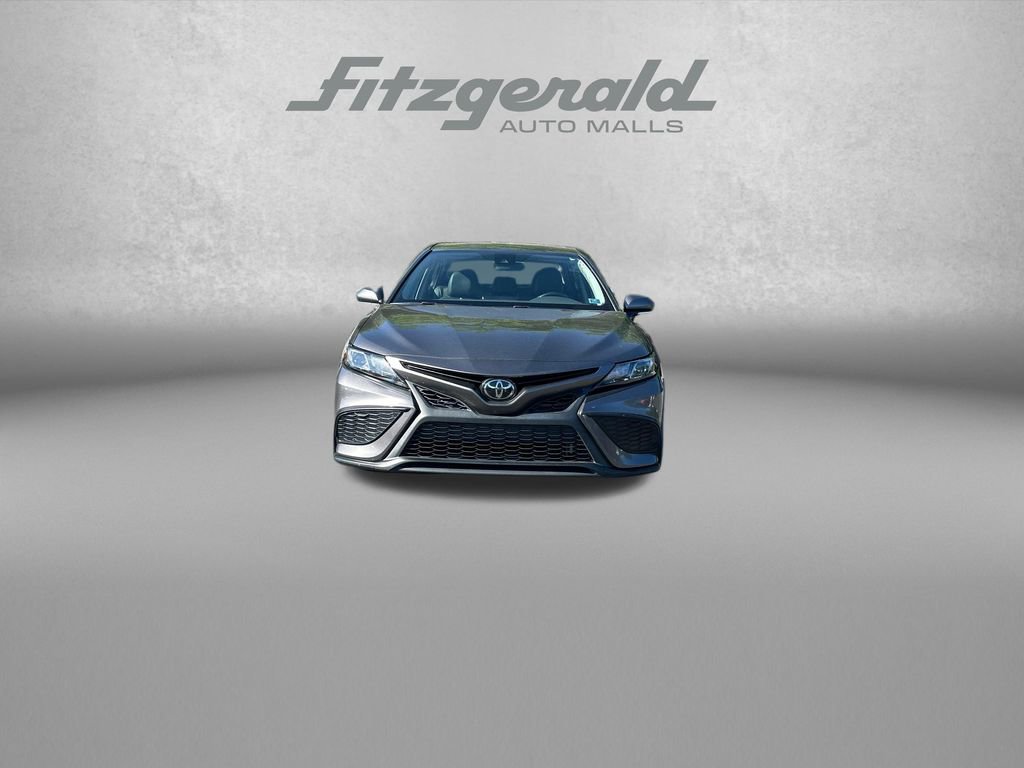Used 2022 Toyota Camry SE FWD image 2