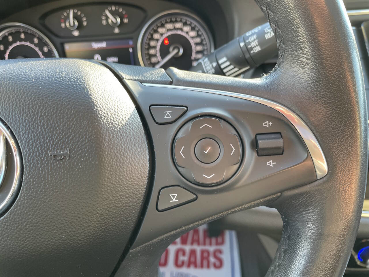 Used 2021 Buick Enclave Essence image 20