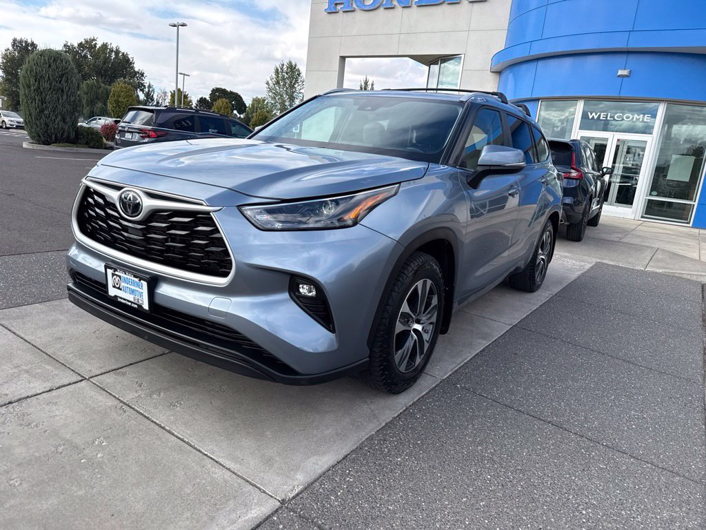 Used 2024 Toyota Highlander XLE AWD/4WD image 14