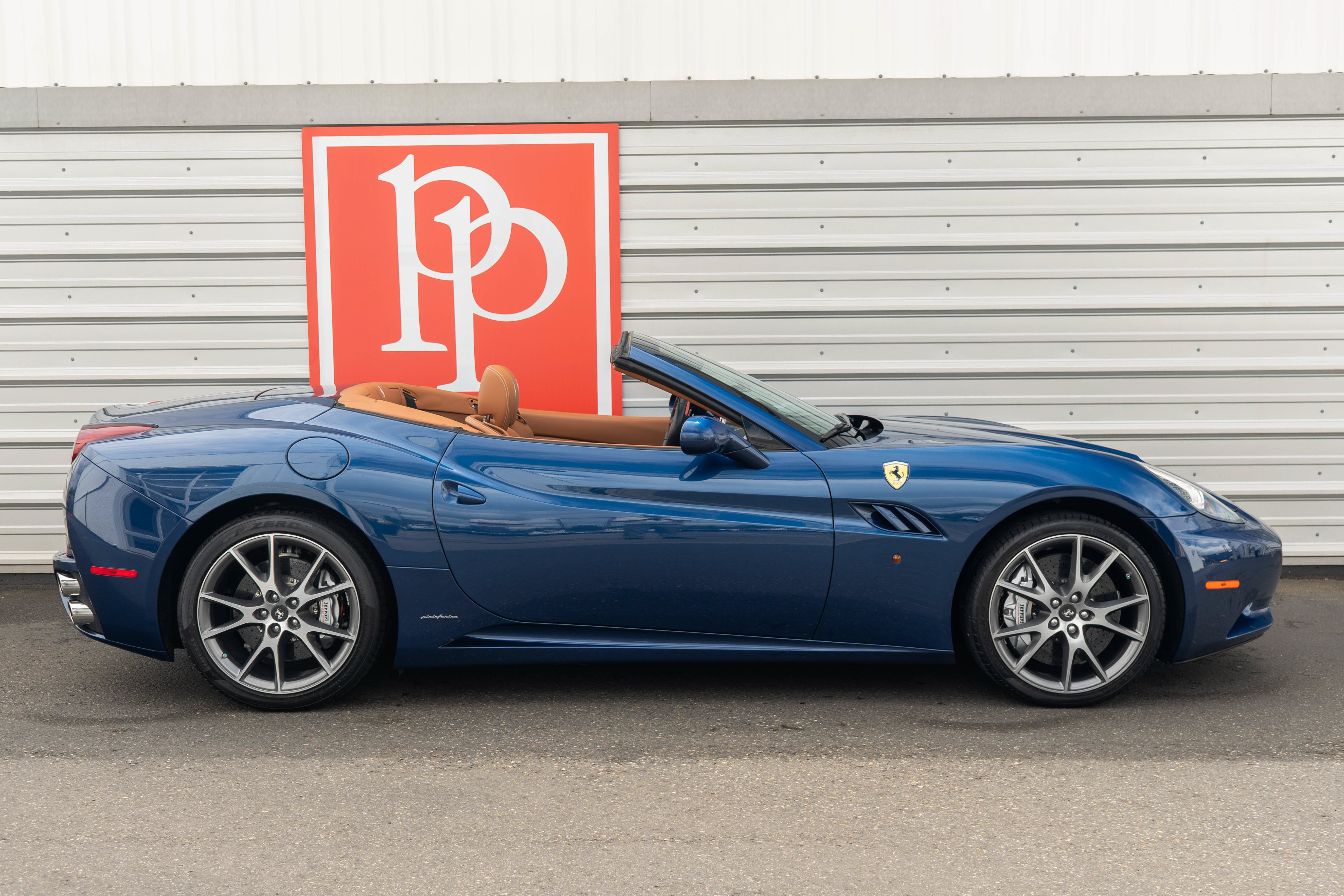 Used 2012 Ferrari California RWD image 33