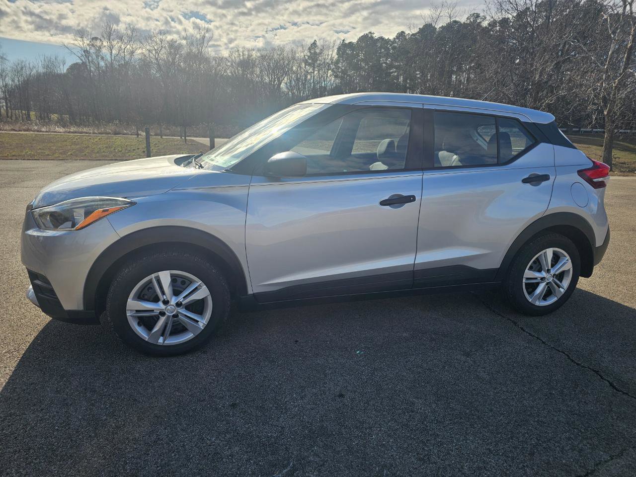 Used 2020 Nissan Kicks S image 11
