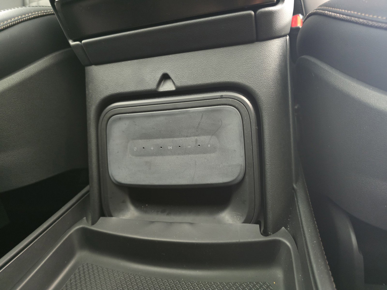 Used 2025 Rivian R1S Premium image 33