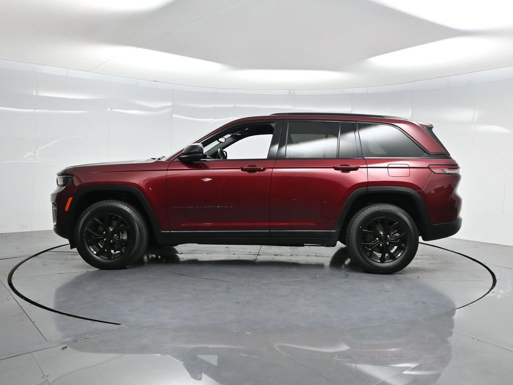 Used 2024 Jeep Grand Cherokee Altitude image 32