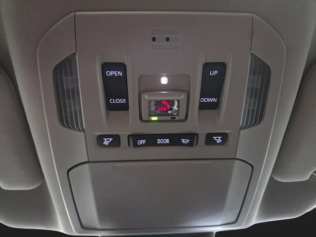 Used 2023 Toyota Highlander L image 30