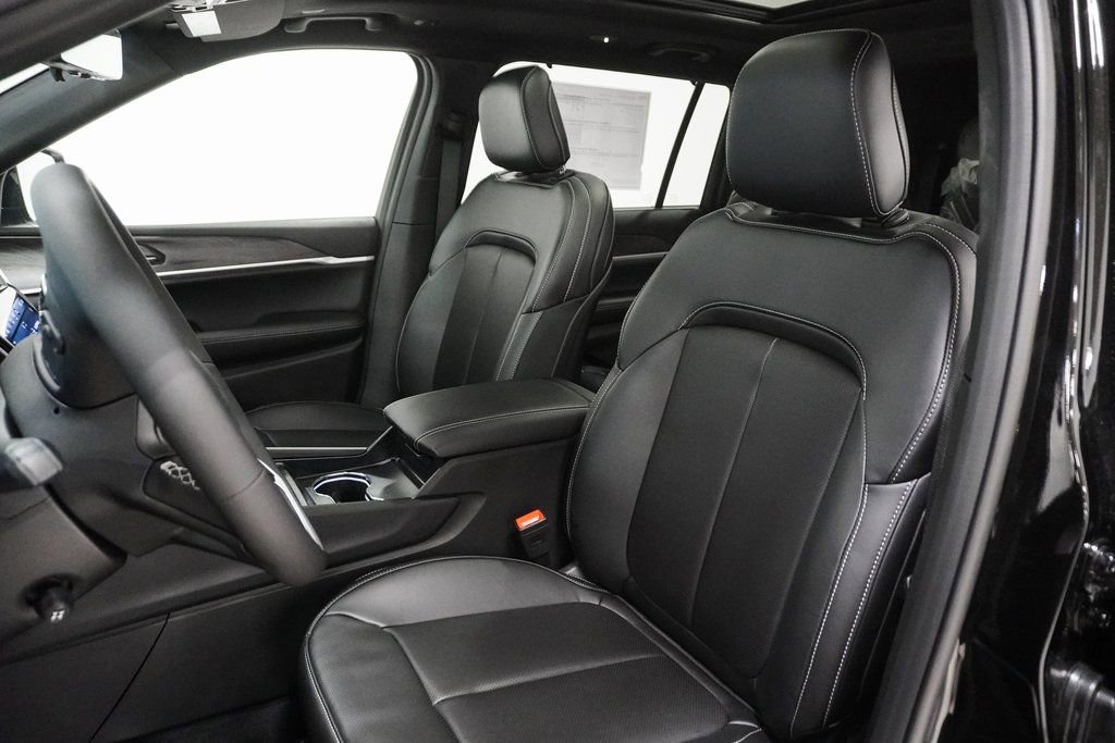 New 2025 Jeep Grand Cherokee L Limited w/ Luxury Tech Group II image 11