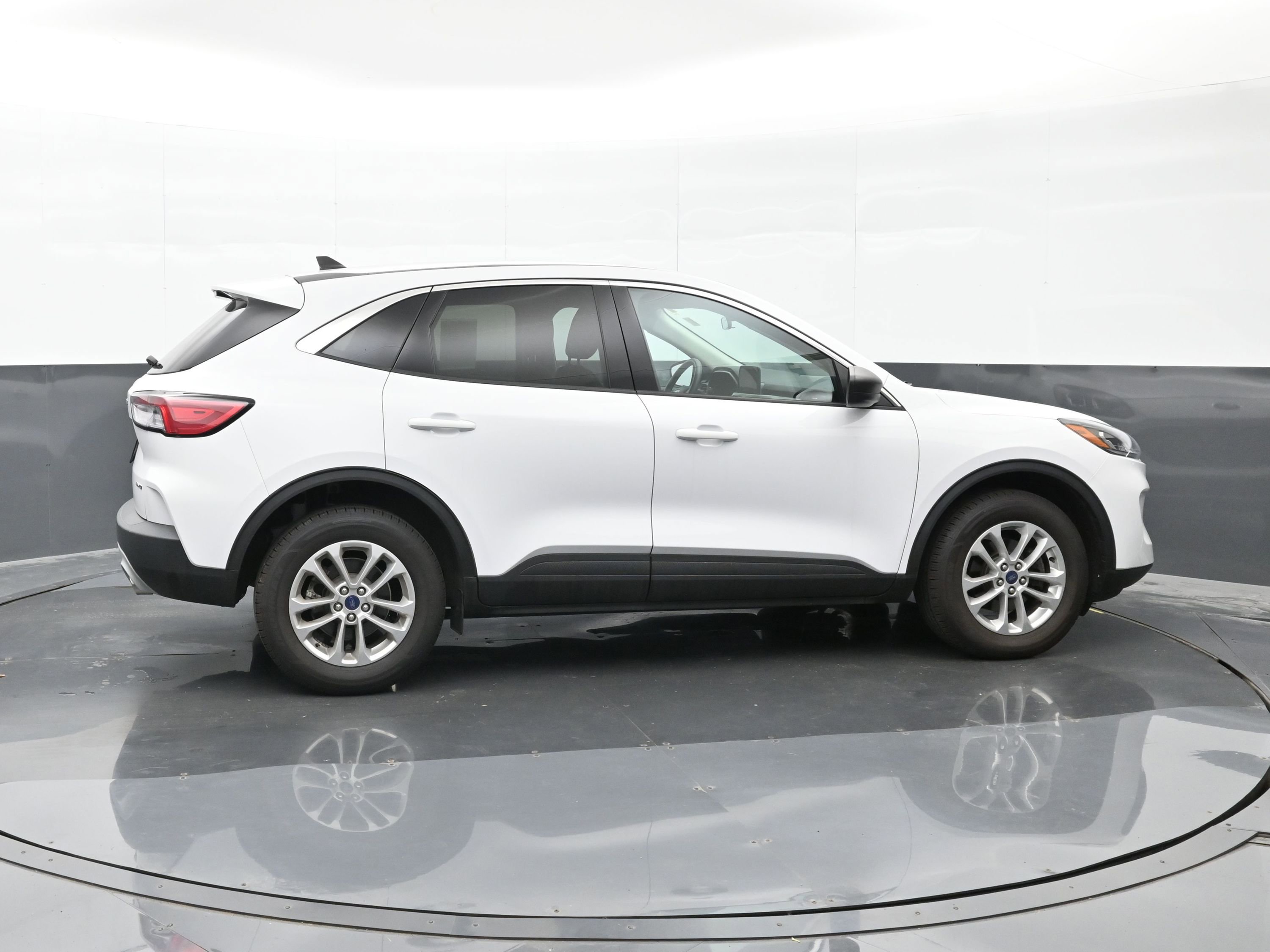 Used 2022 Ford Escape SE w/ Convenience Package image 9