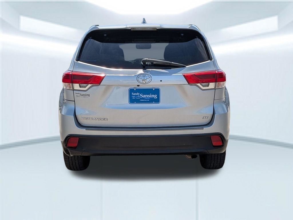 Used 2018 Toyota Highlander SE image 5