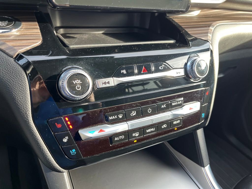 Used 2022 Ford Explorer Limited w/ Equipment Group 301A image 25