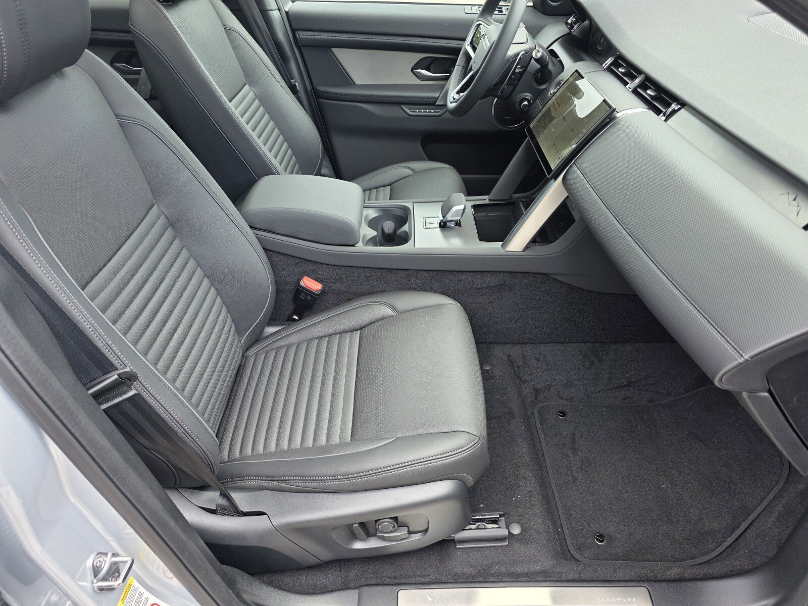 New 2026 Land Rover Discovery Sport Landmark AWD/4WD image 3