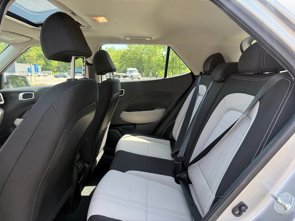 Used 2024 Hyundai Venue SEL FWD image 16