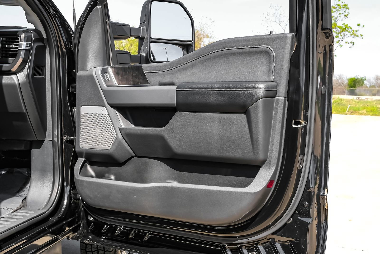 Used 2023 Ford F350 Lariat image 47