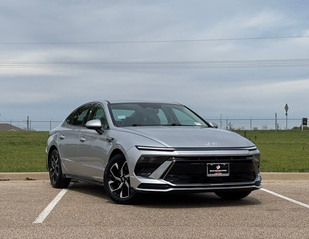 Used 2025 Hyundai Sonata SEL FWD image 1