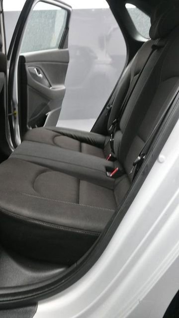 Used 2018 Hyundai Elantra GT FWD image 14