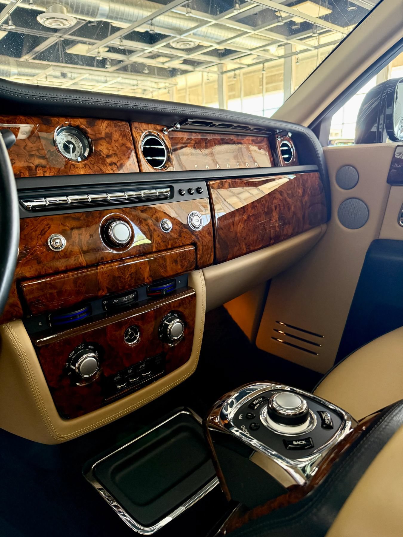 Used 2015 Rolls-Royce Phantom Sedan RWD image 22