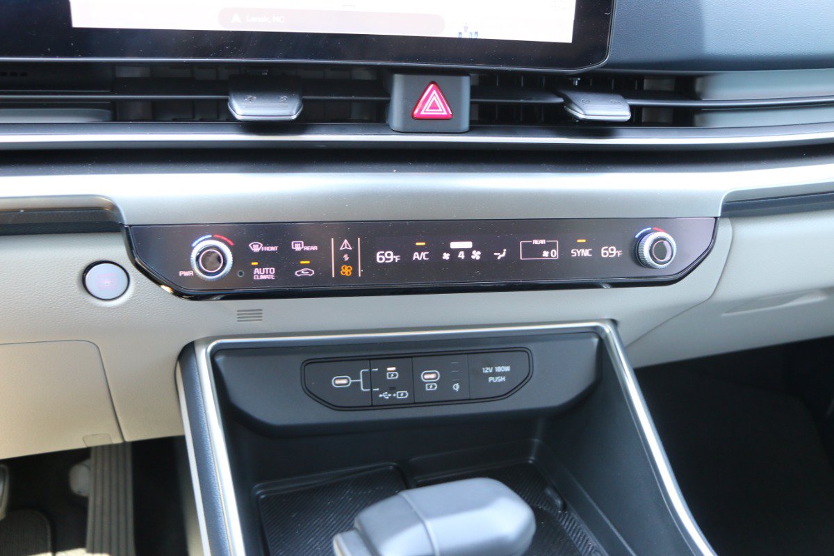 Used 2025 Kia Carnival SX Prestige FWD image 25