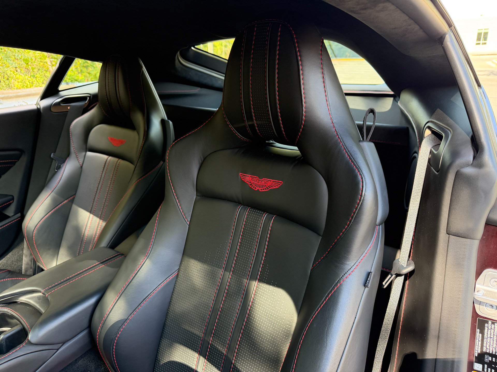 Used 2020 Aston Martin V8 Vantage Coupe RWD image 36