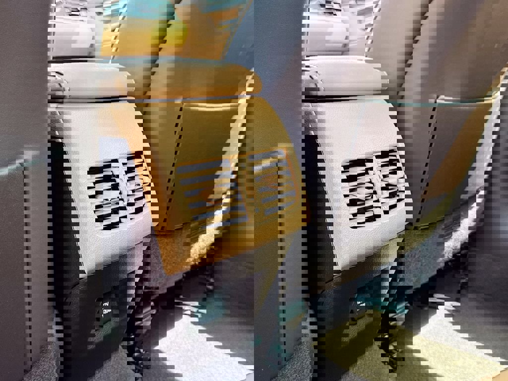 Used 2016 Lexus ES 350 w/ Luxury Package w/Wood Trim image 32