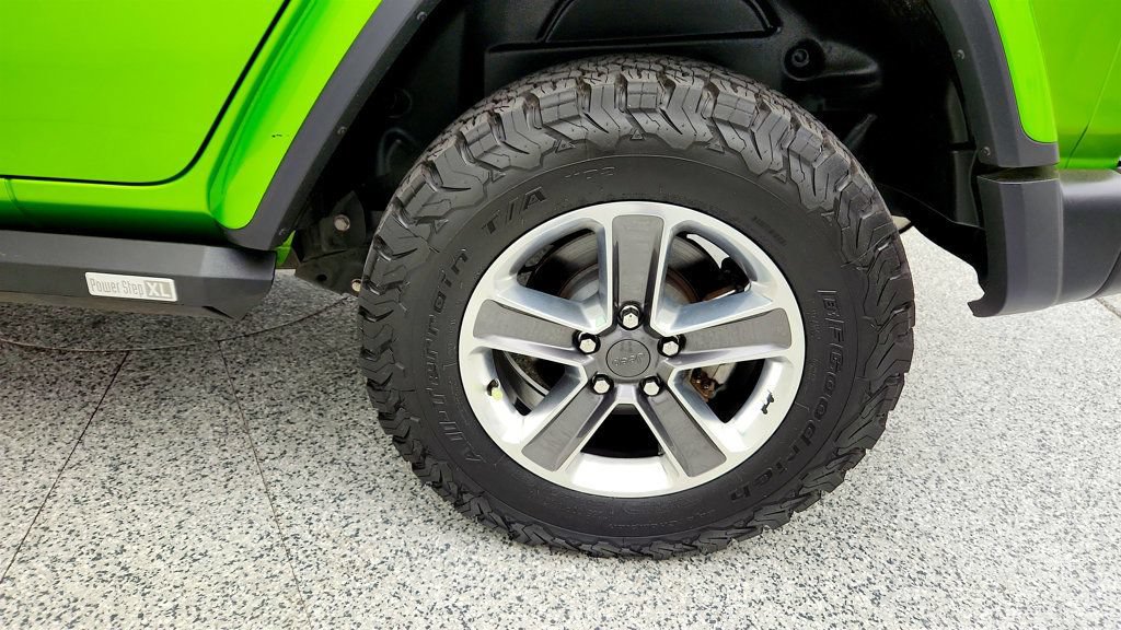 Used 2019 Jeep Wrangler Unlimited Sahara AWD/4WD image 9