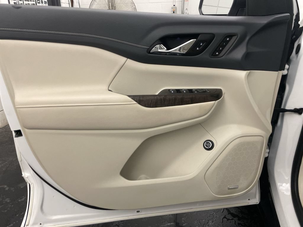 Used 2021 GMC Acadia Denali w/ Denali Technology Package FWD image 18