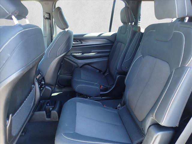 Used 2024 Jeep Grand Cherokee L Laredo AWD/4WD image 9