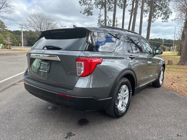 Used 2022 Ford Explorer XLT image 3