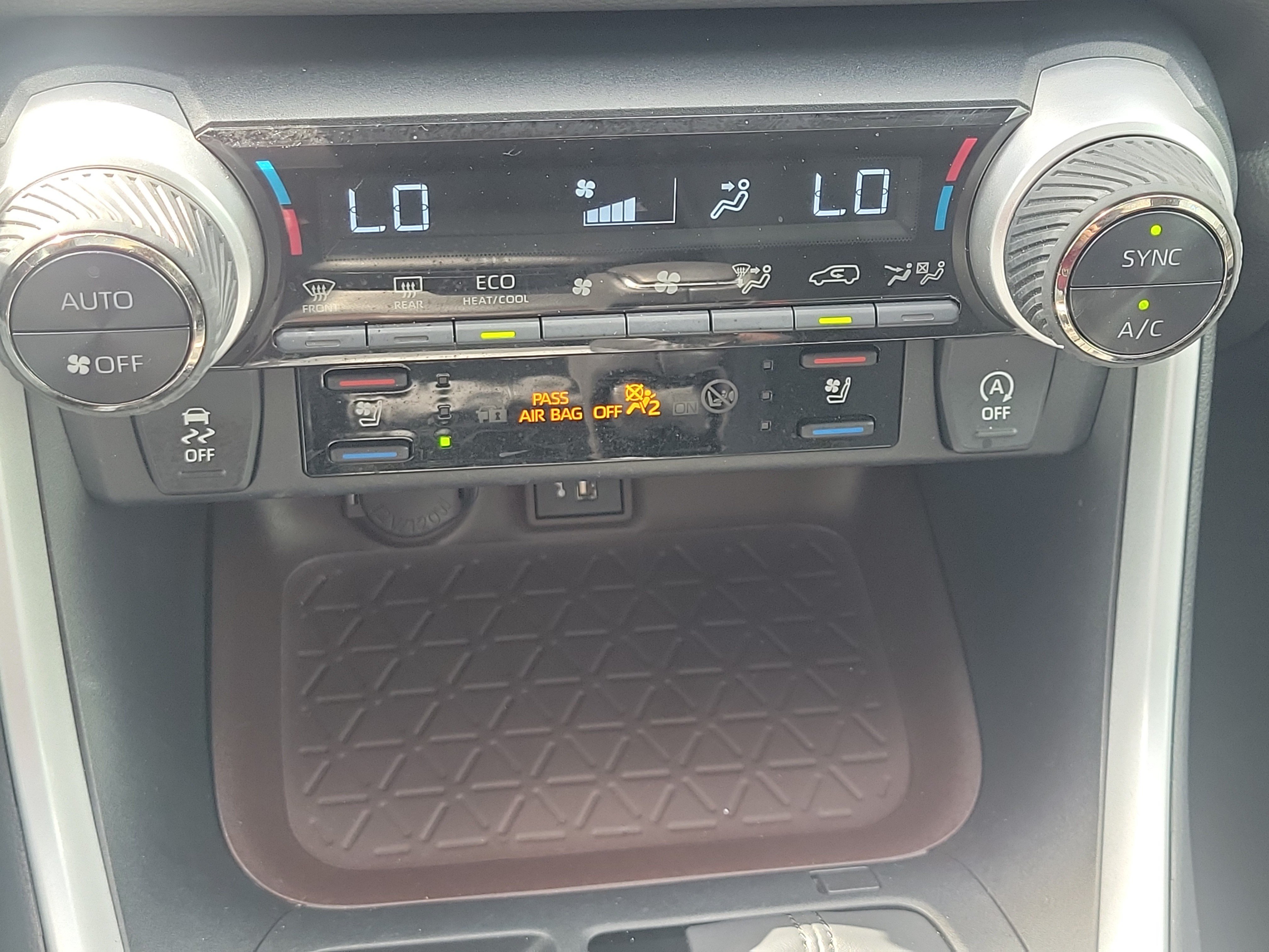 Used 2024 Toyota RAV4 Limited FWD image 28