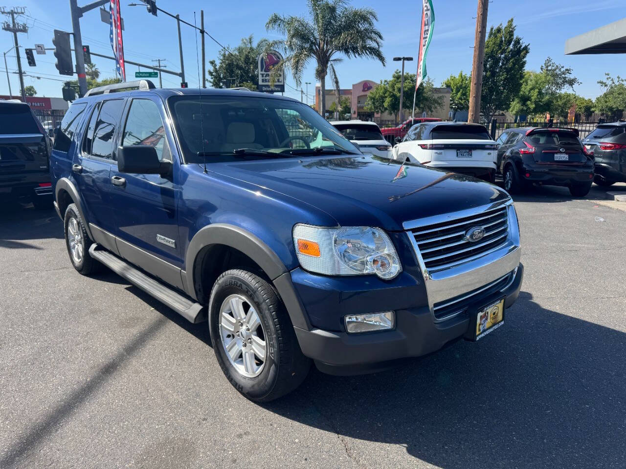 Used 2006 Ford Explorer XLT AWD/4WD image 2