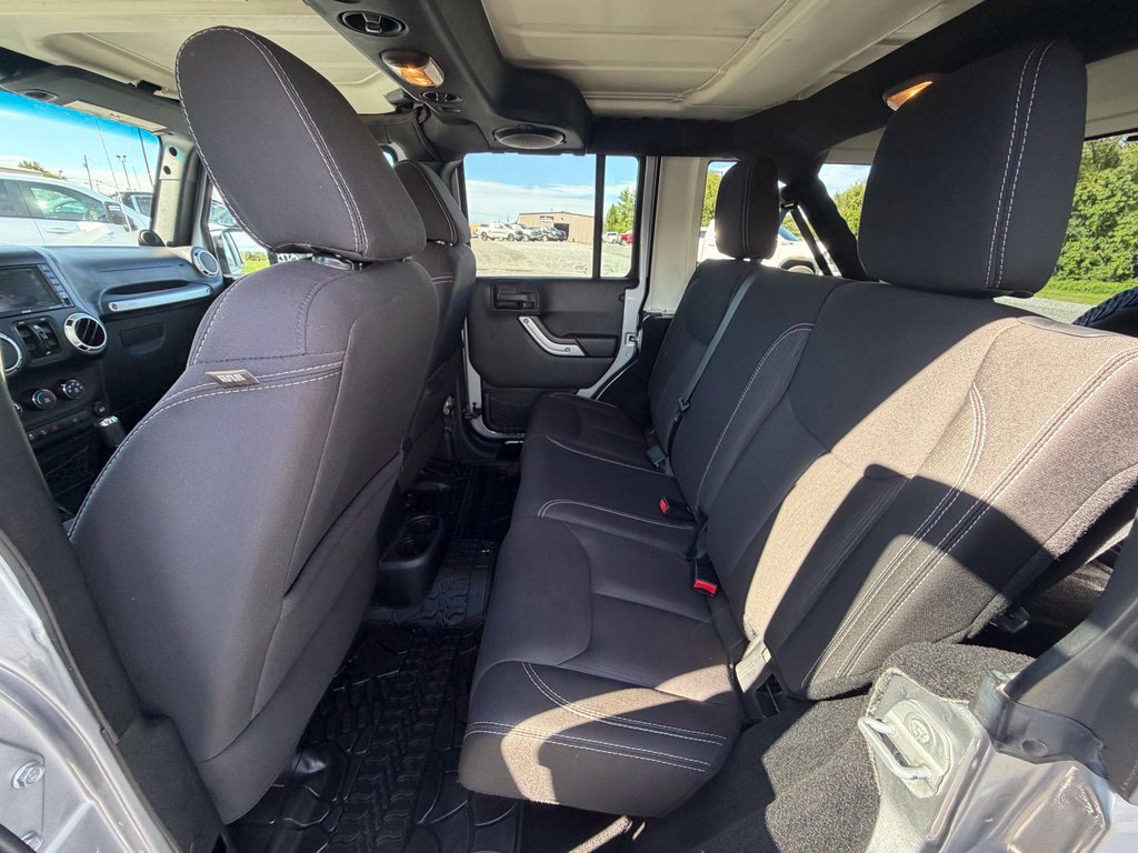 Used 2014 Jeep Wrangler Unlimited Sahara w/ Connectivity Group AWD/4WD image 4