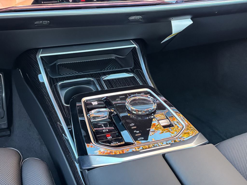 New 2026 BMW 740i xDrive w/ Premium Package image 24