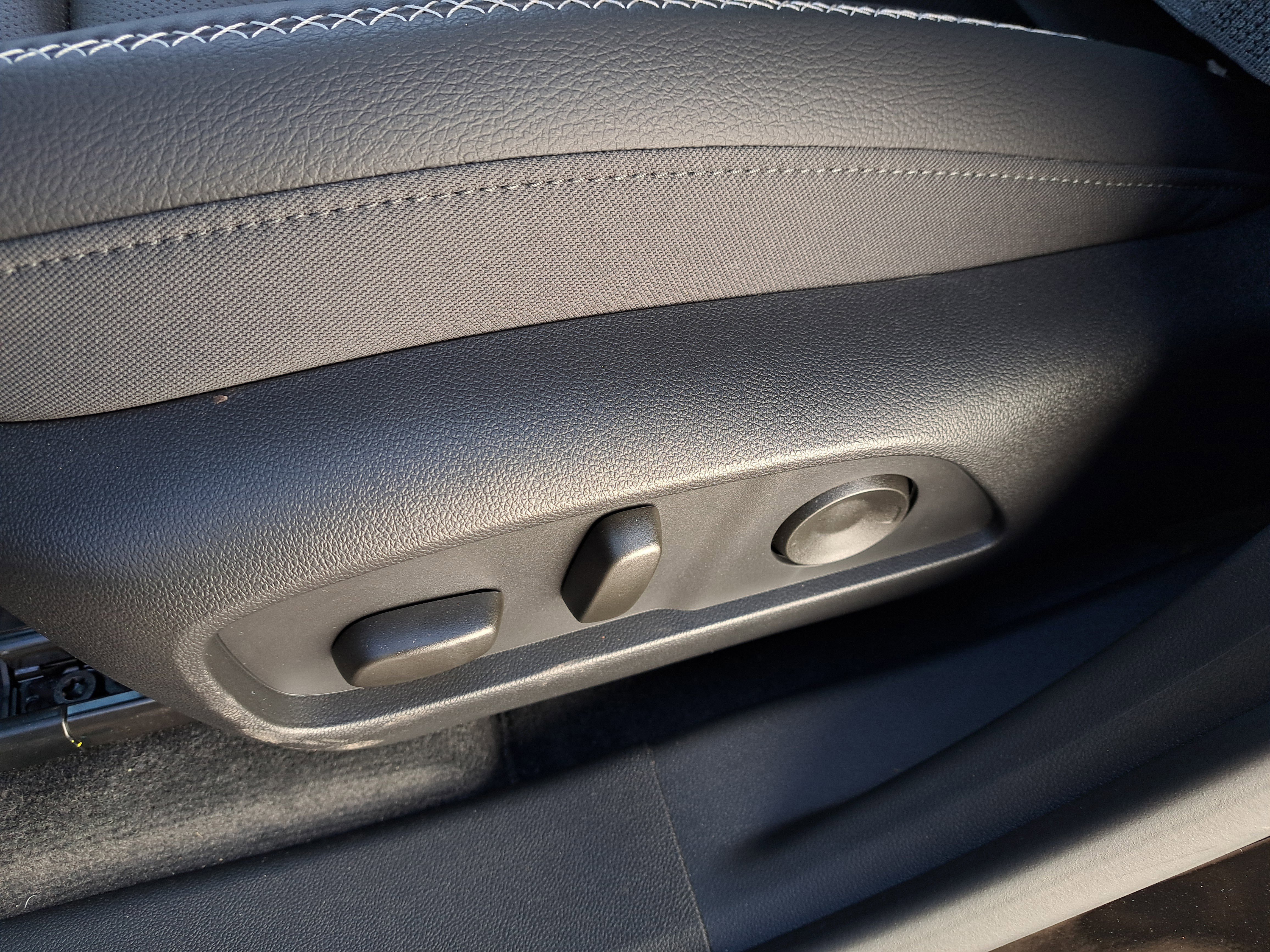 New 2026 GMC Terrain Denali w/ LPO, Black Badging Package image 24