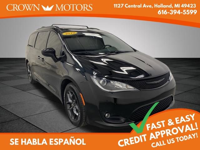 Used 2019 Chrysler Pacifica Touring-L Plus w/ S Appearance Package image 1