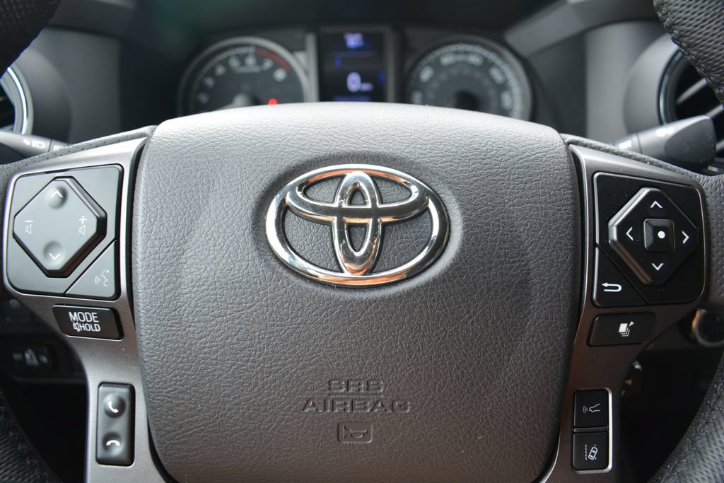 Used 2022 Toyota Tacoma TRD Off-Road AWD/4WD image 11